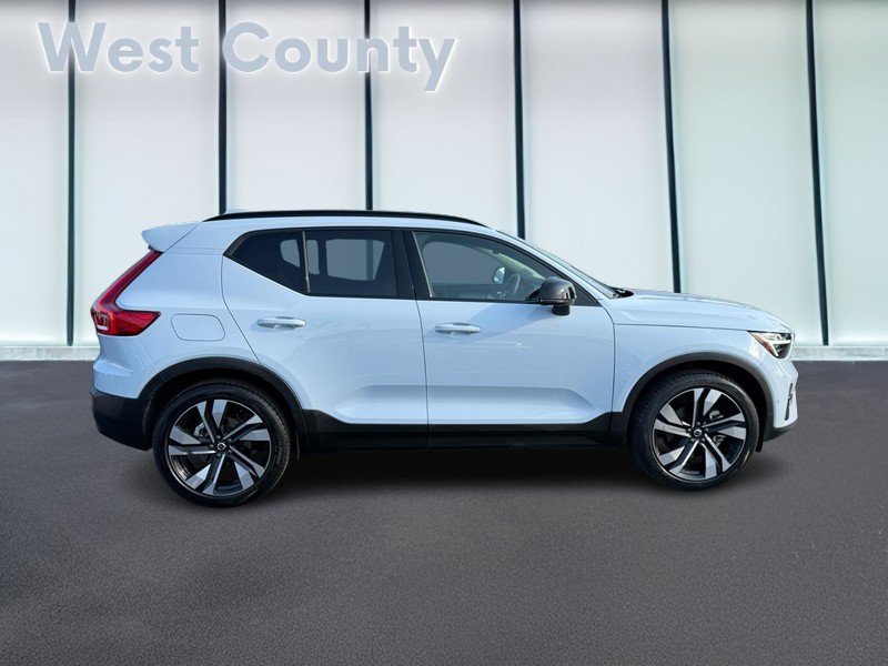 Used 2026 Volvo XC40 B5 Plus AWD/4WD image 2