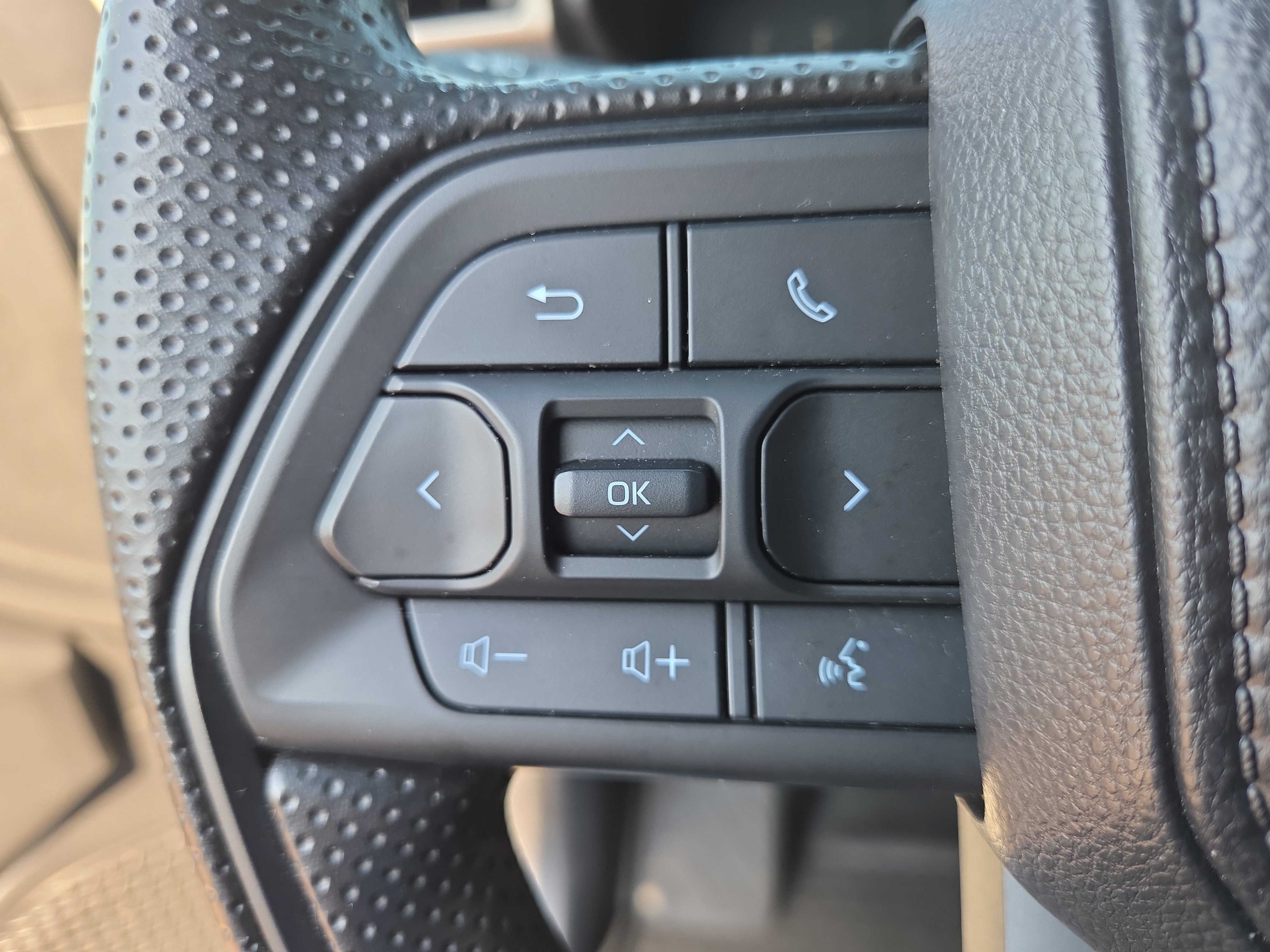 Certified 2025 Toyota Tacoma SR RWD image 26
