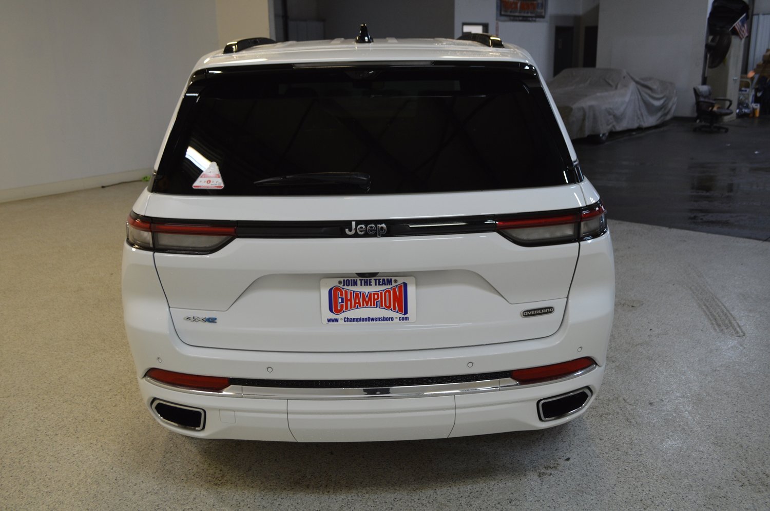 Used 2023 Jeep Grand Cherokee Overland w/ Advanced Protech Group III image 4