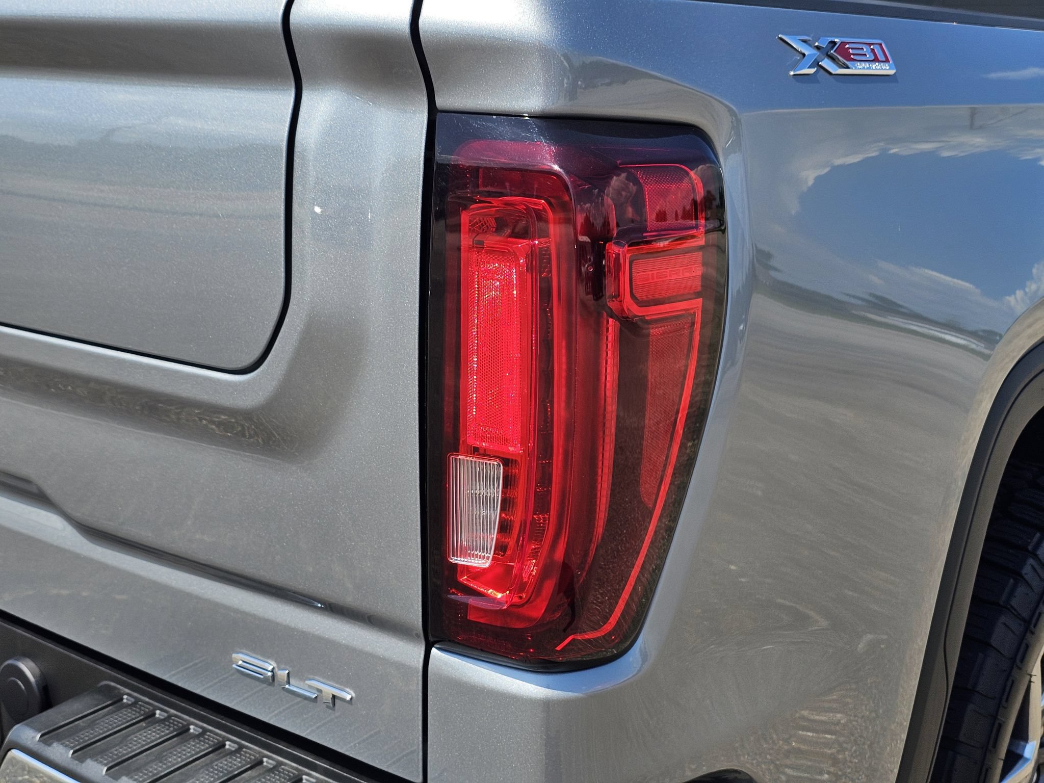 Used 2023 GMC Sierra 1500 SLT w/ SLT Premium Plus Package AWD/4WD image 10