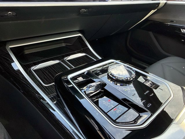 Used 2026 BMW 740i RWD image 28