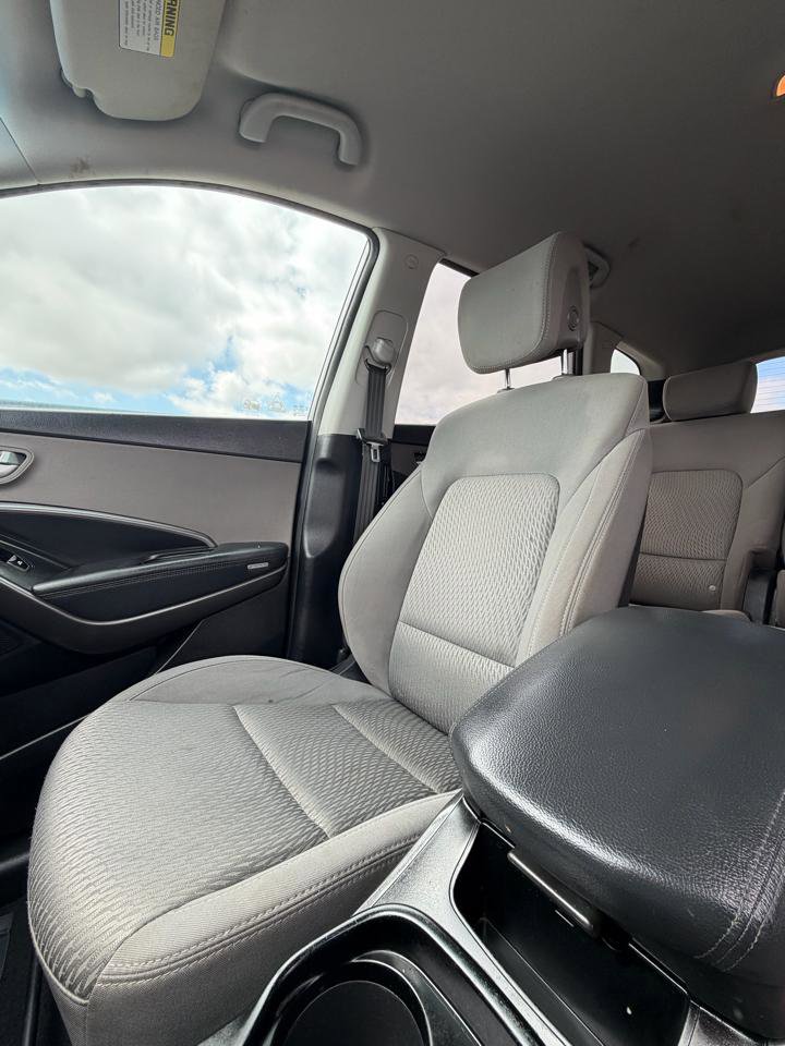 Used 2017 Hyundai Santa Fe SE AWD/4WD image 19