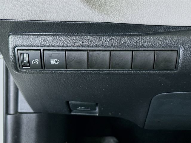 Used 2020 Toyota Corolla LE image 11