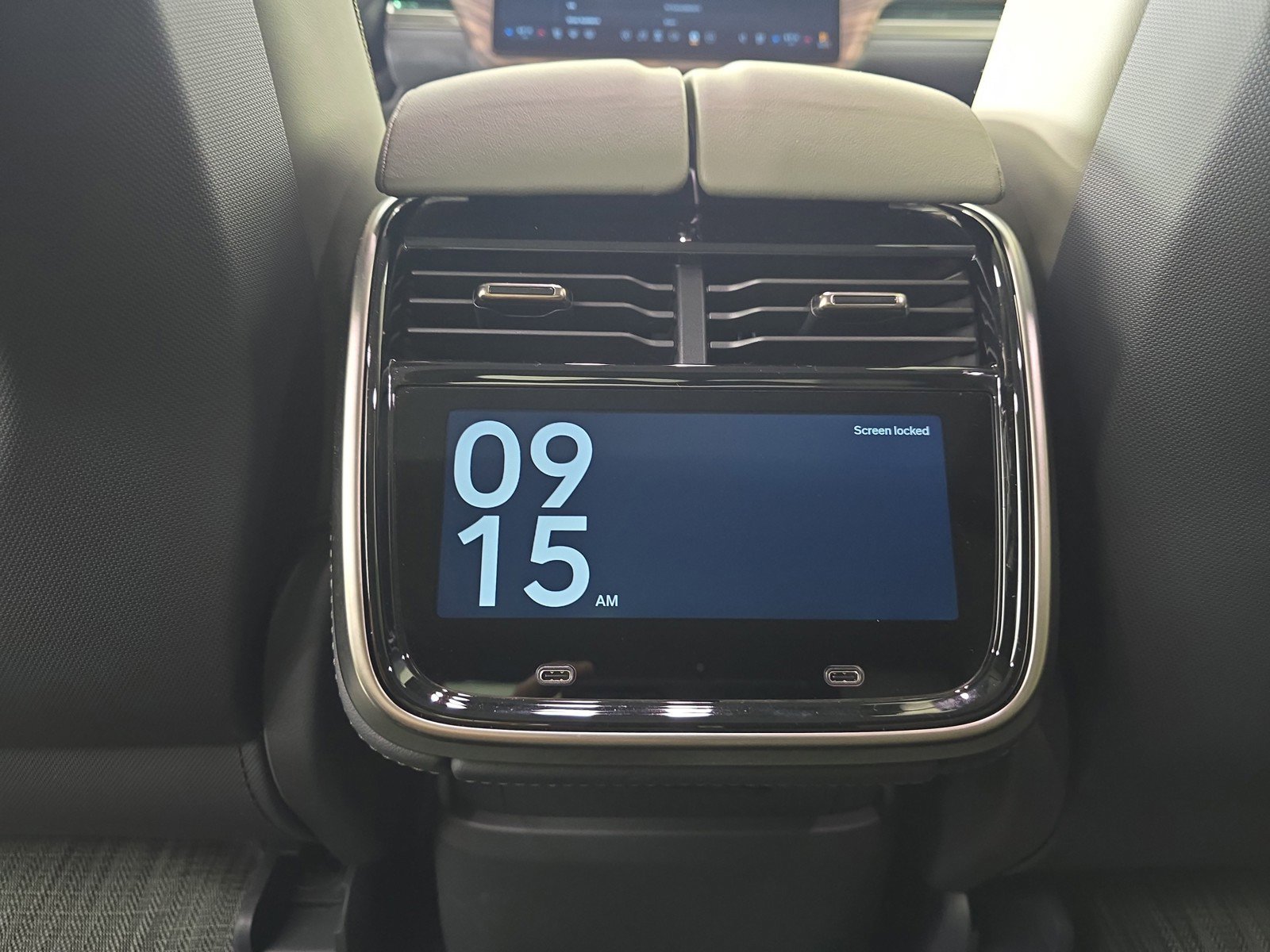 Used 2022 Rivian R1T Adventure image 28