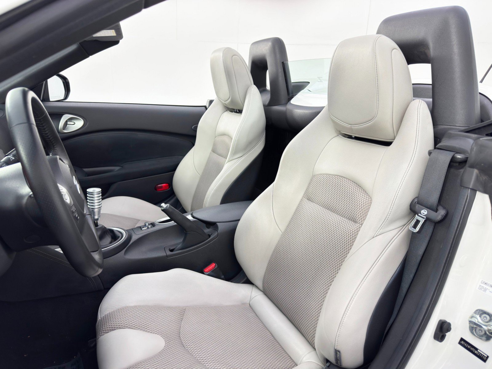 Used 2014 Nissan 370Z Touring w/ Sport Package image 33