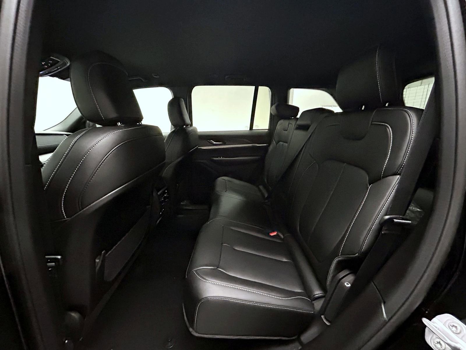 New 2025 Jeep Grand Cherokee Limited image 11