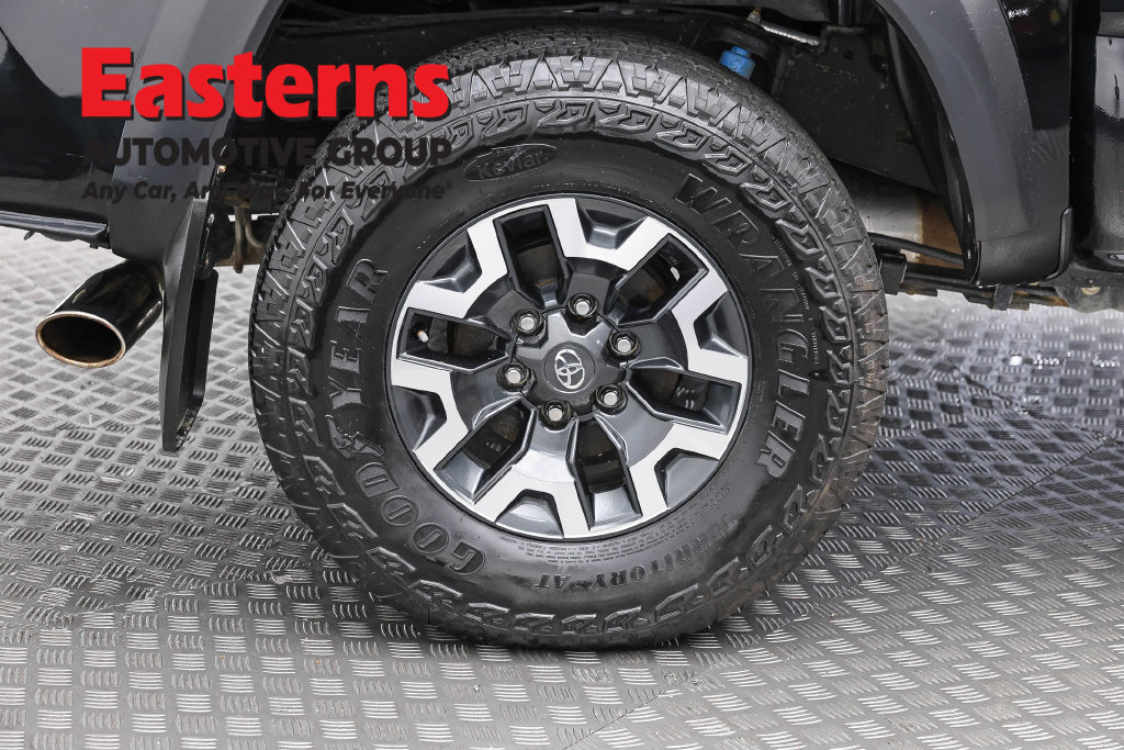 Used 2021 Toyota Tacoma TRD Off-Road AWD/4WD image 32