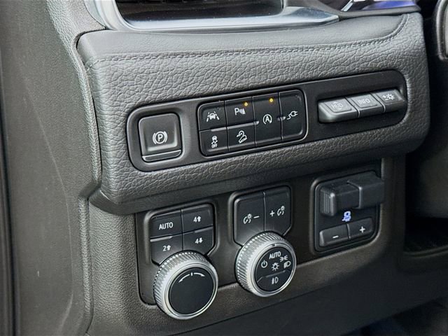 Used 2021 GMC Yukon Denali w/ Denali Premium Package image 11