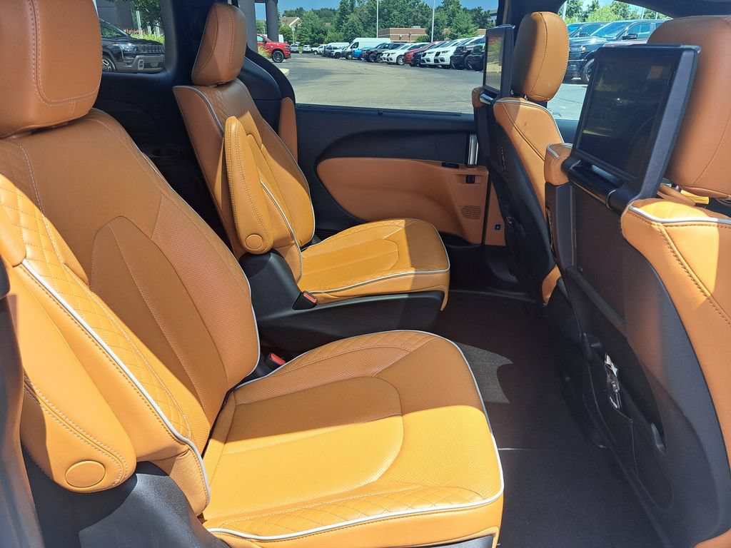 Certified 2022 Chrysler Pacifica Pinnacle FWD image 40