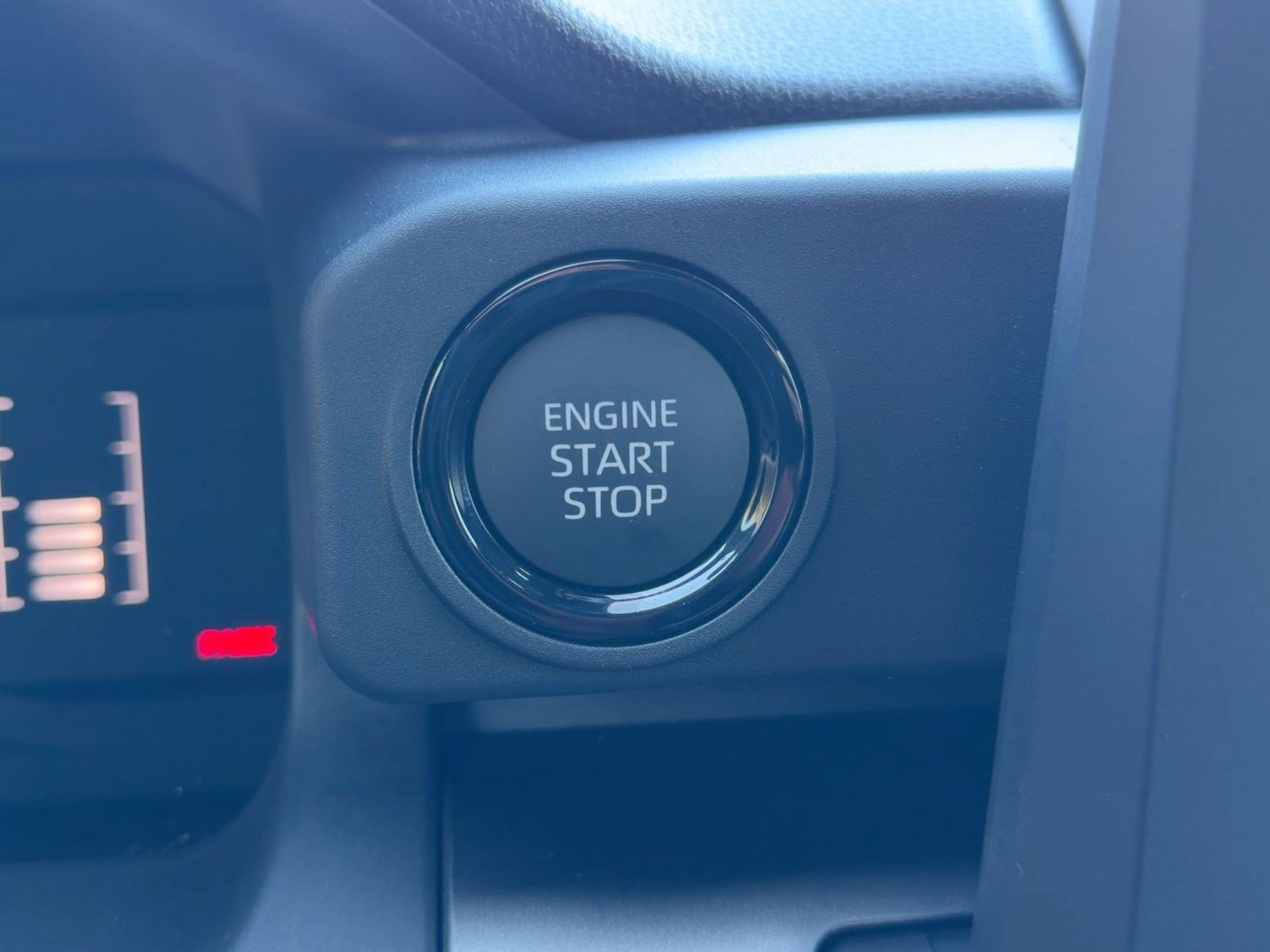 Used 2025 Toyota Tacoma SR5 AWD/4WD image 28