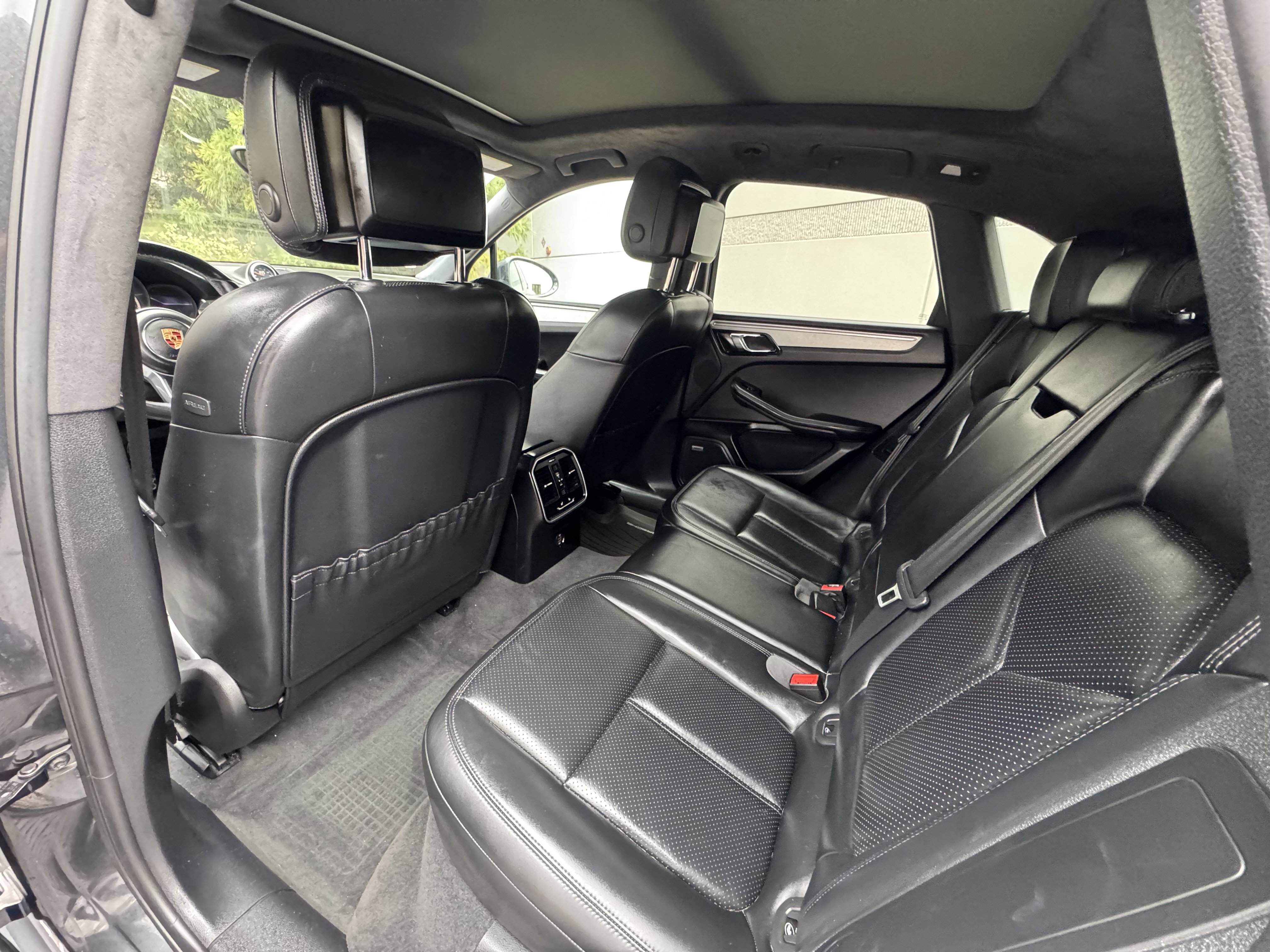 Used 2017 Porsche Macan Turbo image 39