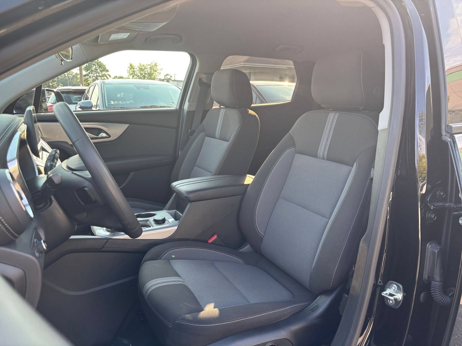 Used 2025 Chevrolet Blazer LT FWD image 36