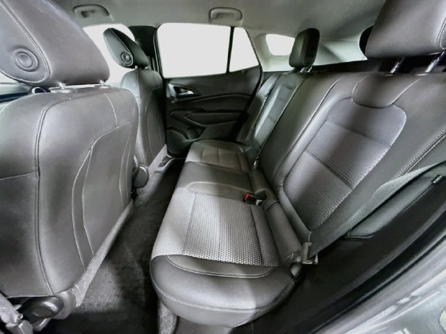 Used 2025 Chevrolet Trax LT w/ LT Convenience Package FWD image 23