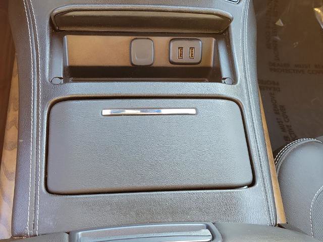 Used 2020 GMC Yukon Denali w/ Denali Premium Package image 25