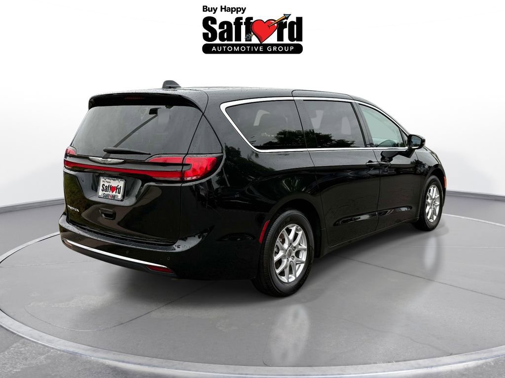 Used 2024 Chrysler Pacifica Touring-L FWD image 9