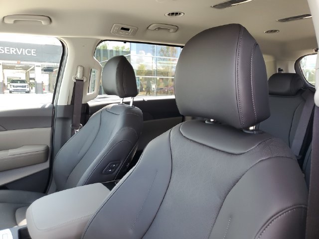 New 2027 Kia Carnival EX FWD image 23