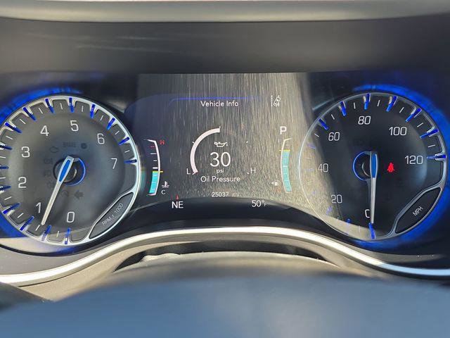 Used 2025 Chrysler Pacifica Select FWD image 23