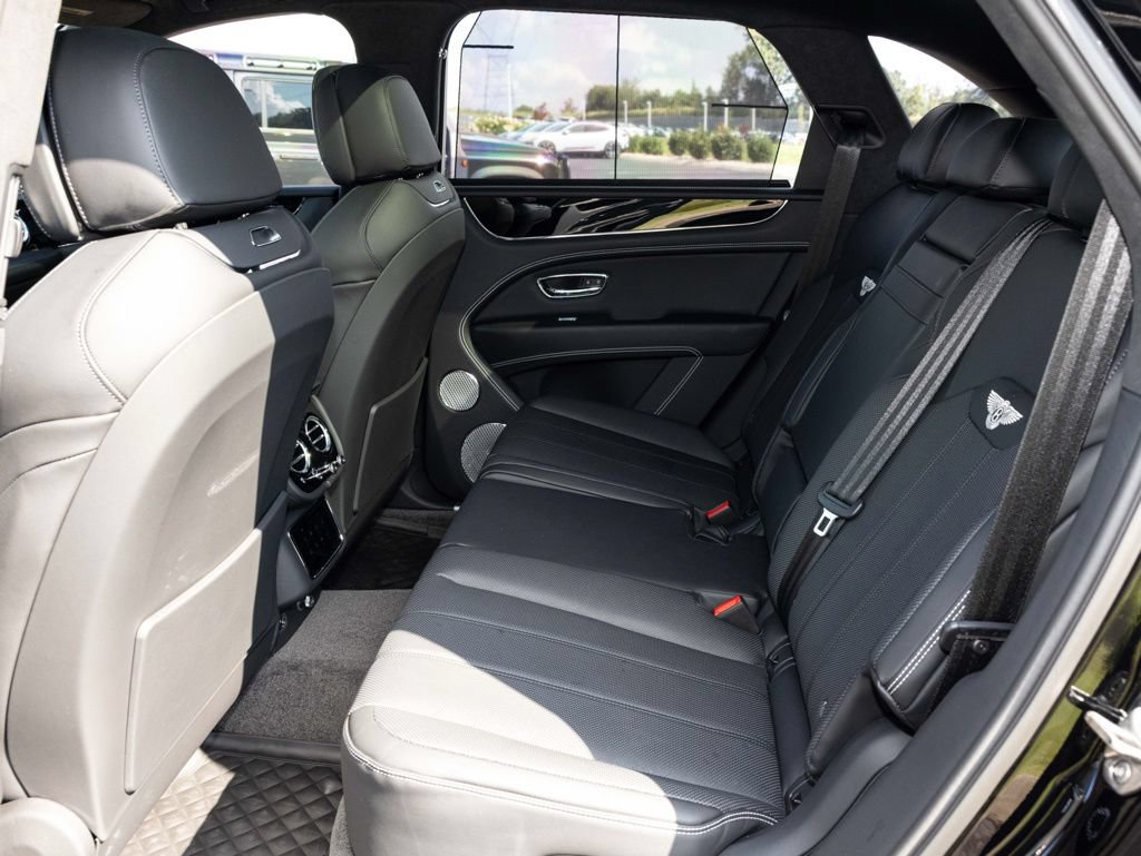 Used 2025 Bentley Bentayga AWD/4WD image 58