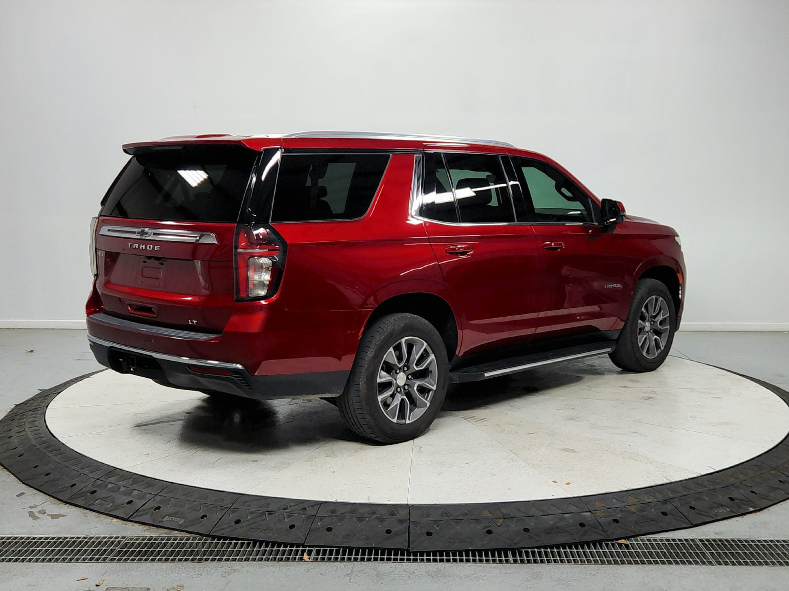Used 2023 Chevrolet Tahoe LT w/ Luxury Package RWD image 8