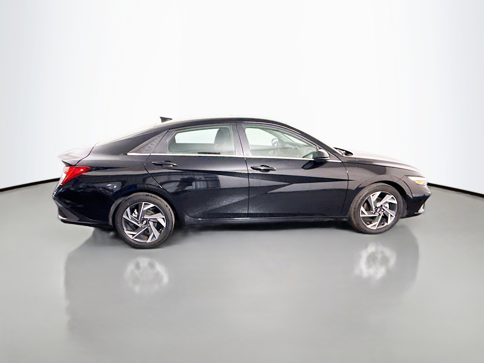 Used 2024 Hyundai Elantra SEL w/ Convenience Package image 11