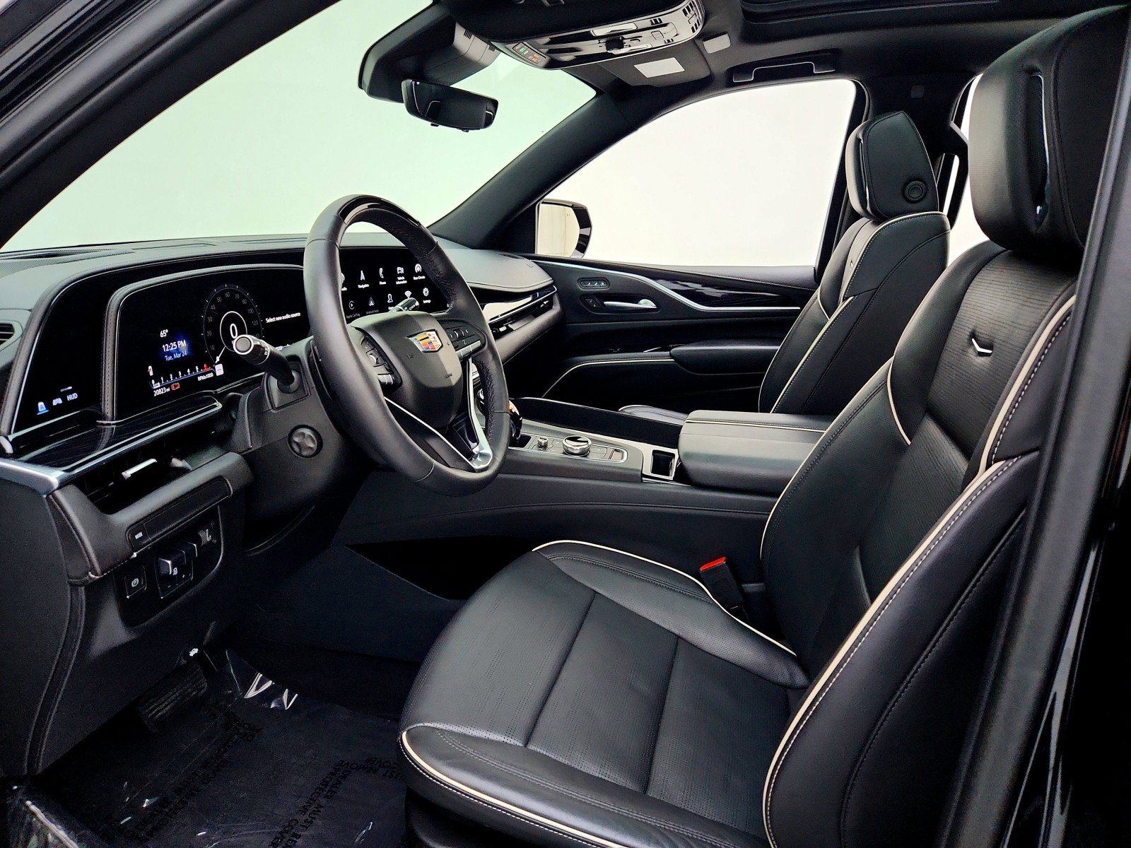 Used 2023 Cadillac Escalade Sport w/ LPO, ONYX Package image 3