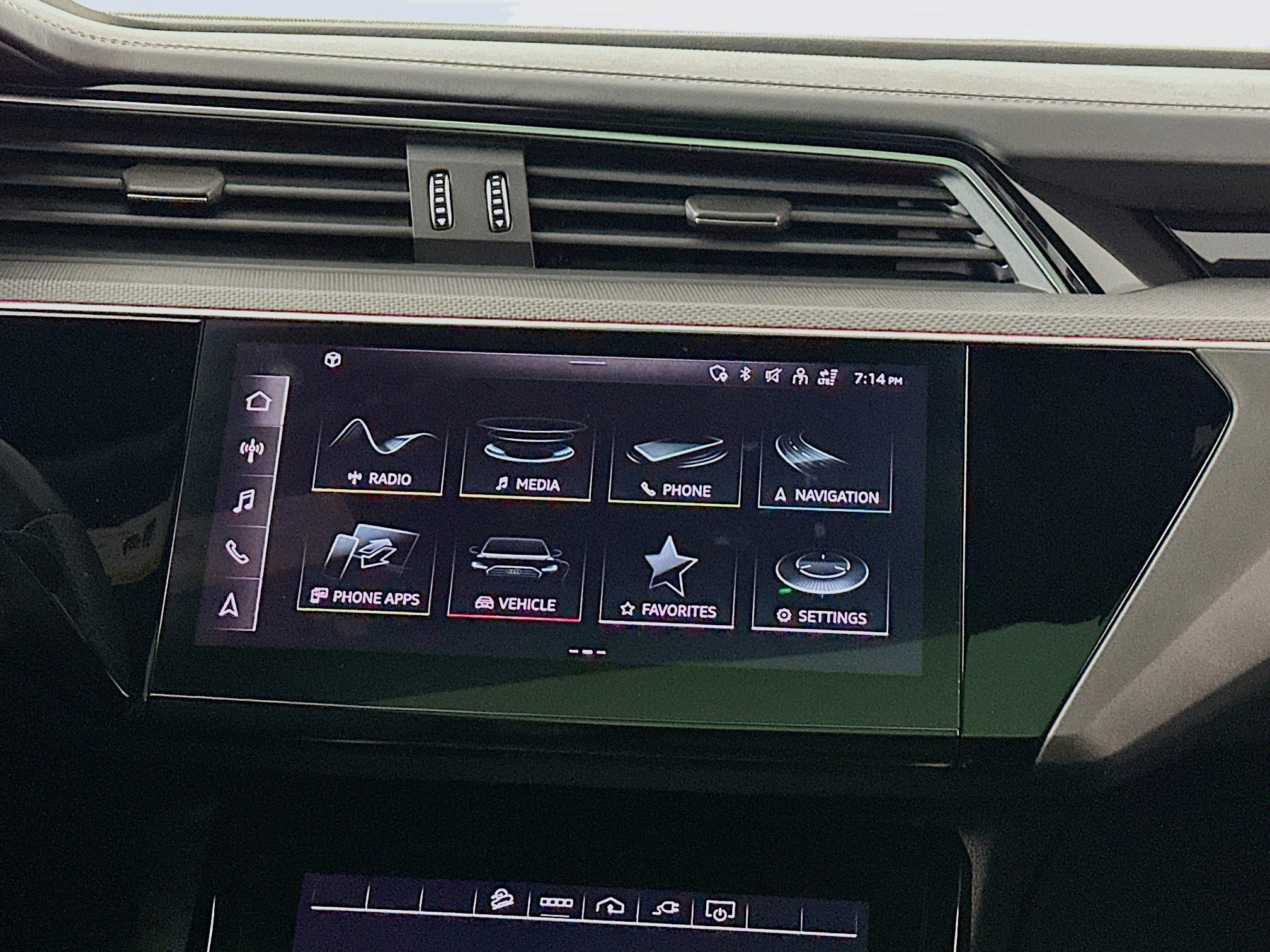 Used 2024 Audi SQ8 e-tron Premium Plus w/ Black Optic Package image 12