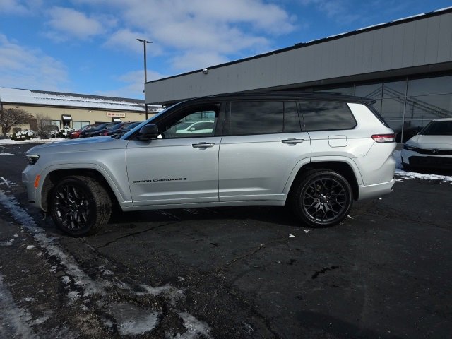 Used 2024 Jeep Grand Cherokee L Summit image 3