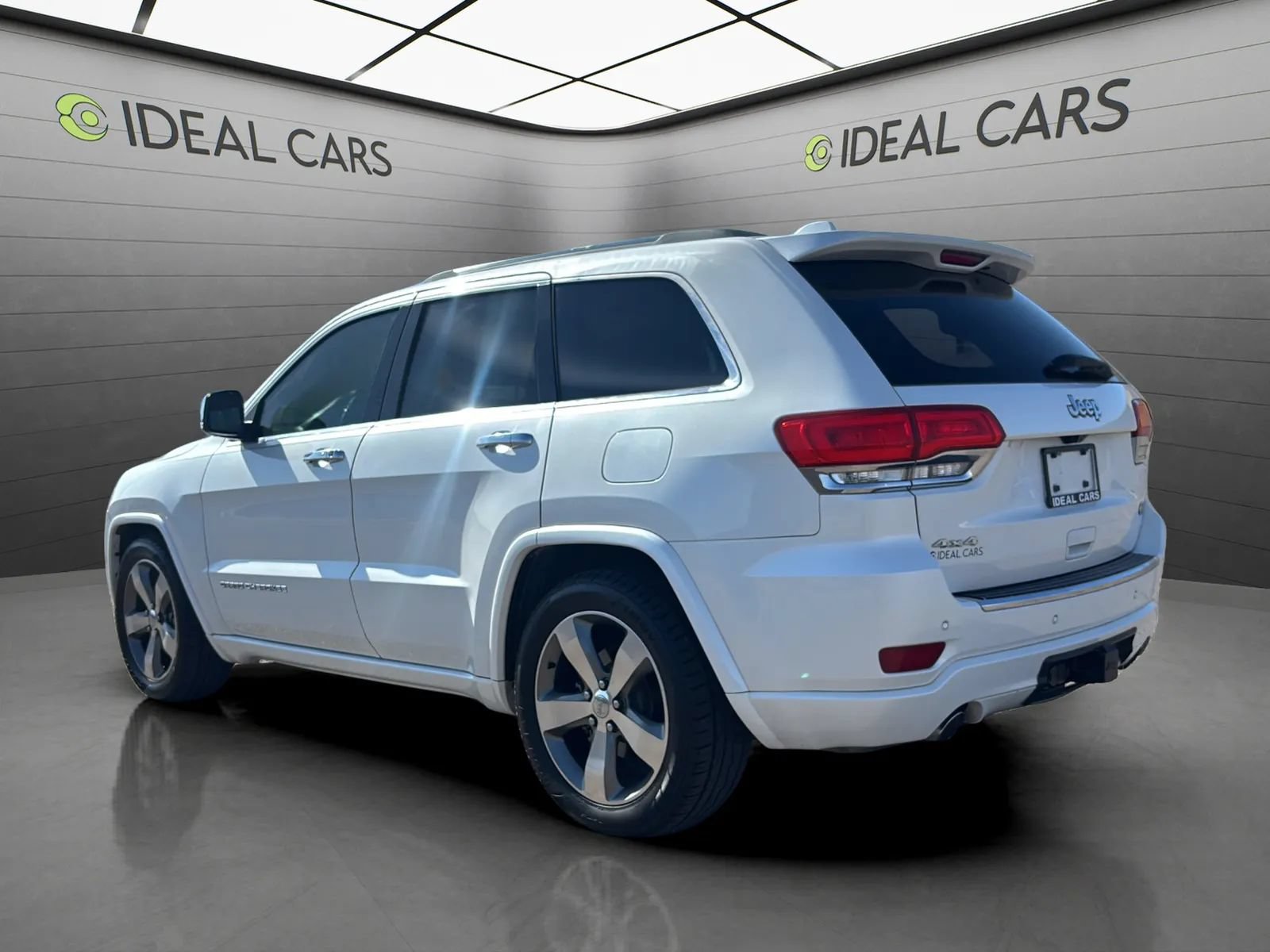 Used 2016 Jeep Grand Cherokee Overland w/ Advanced Technology Group AWD/4WD image 7