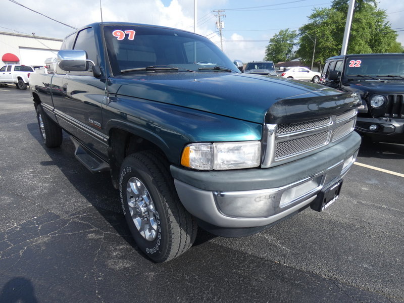 Used 1997 Dodge Ram 2500 Truck 2WD Club Cab image 3