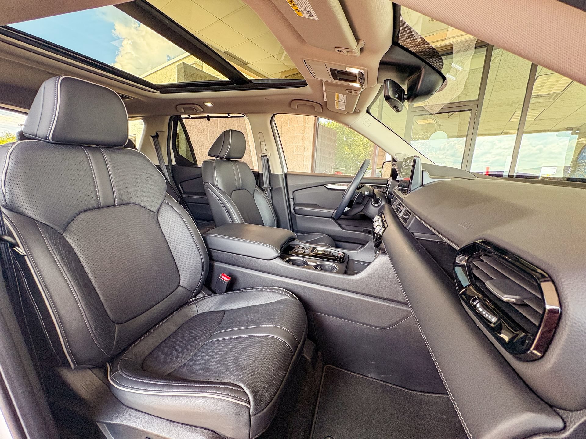 Used 2025 Honda Pilot Elite image 32