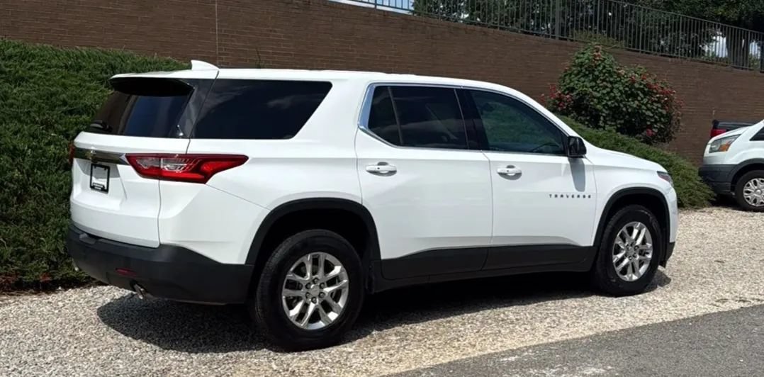 Used 2021 Chevrolet Traverse LS FWD image 6