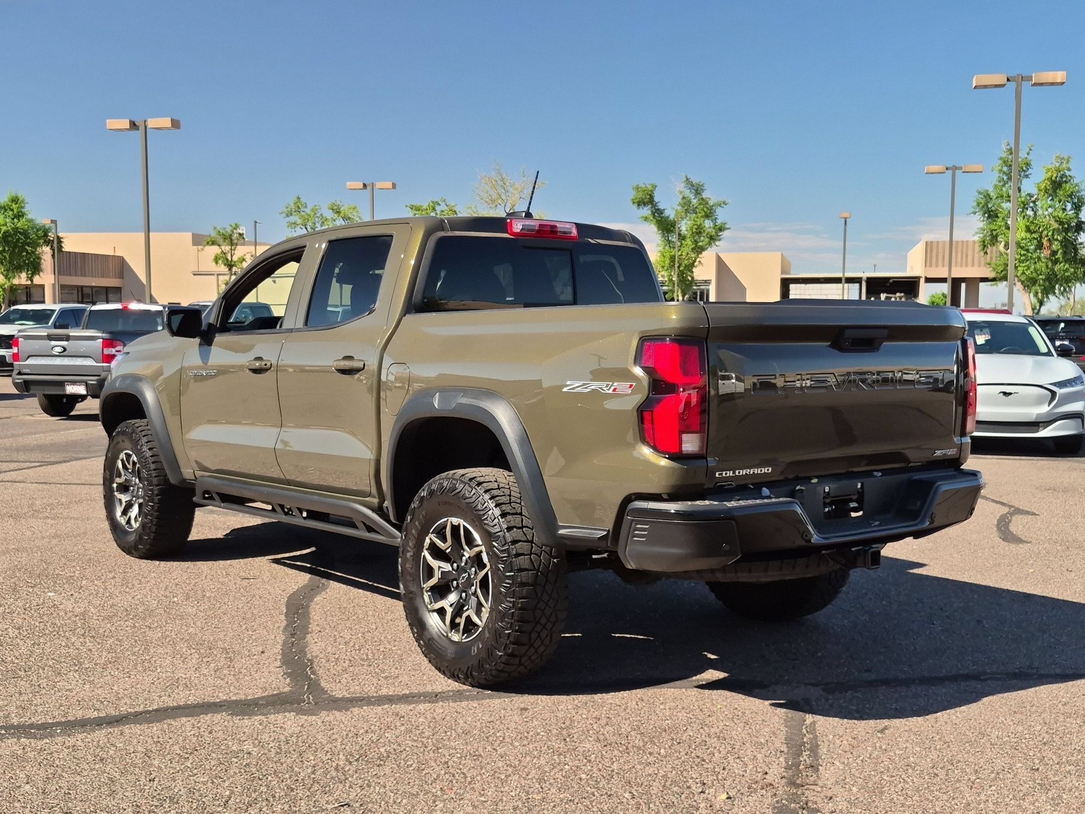 Used 2024 Chevrolet Colorado ZR2 w/ Technology Package AWD/4WD image 7