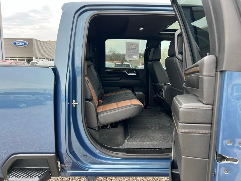 Used 2024 Chevrolet Silverado 3500 High Country w/ High Country Premium Package image 19