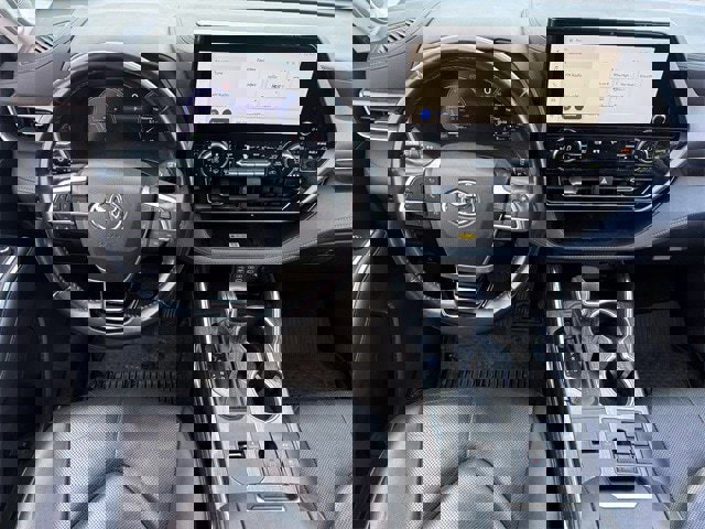 Used 2023 Toyota Highlander Limited image 12