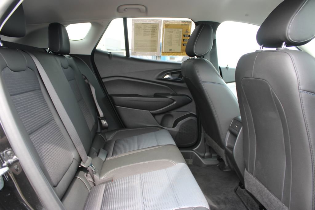 Used 2025 Chevrolet Trax LT w/ LT Convenience Package image 28