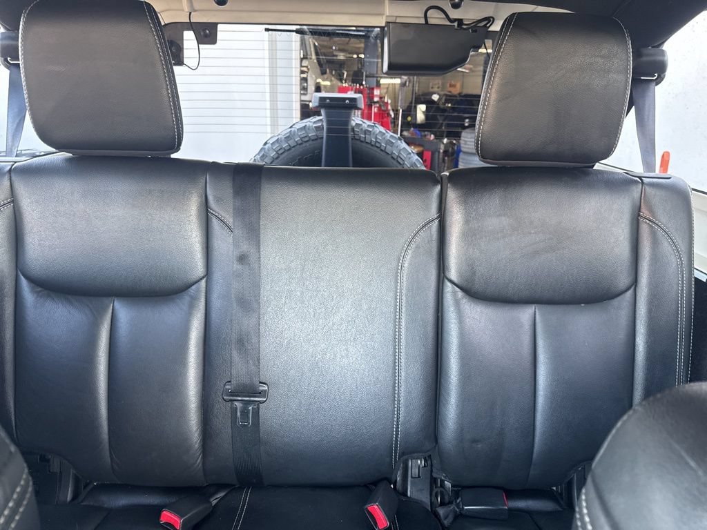 Used 2016 Jeep Wrangler Unlimited Rubicon AWD/4WD image 24
