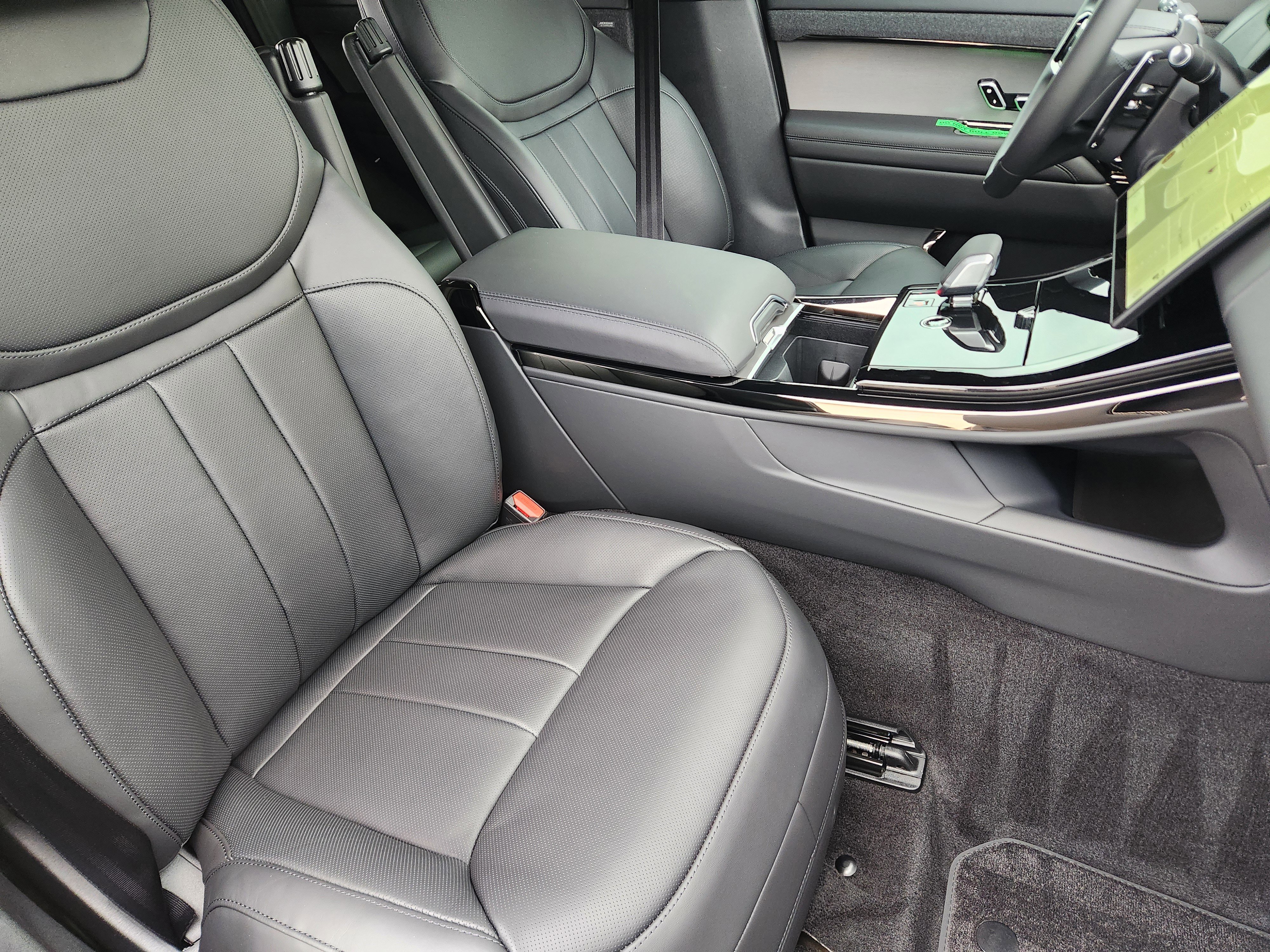 New 2026 Land Rover Range Rover Sport Dynamic SE AWD/4WD image 9