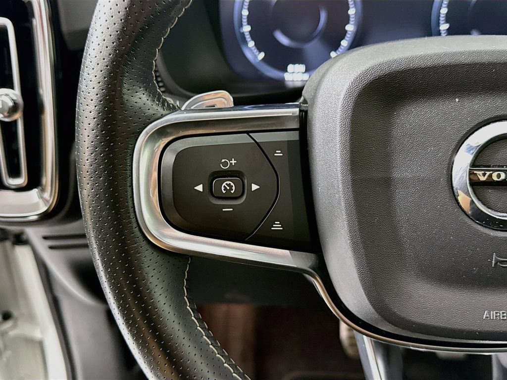 Used 2019 Volvo XC40 T5 R-Design AWD/4WD image 11