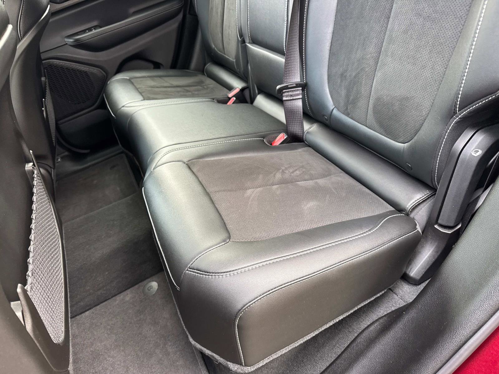 Certified 2025 Jeep Grand Cherokee Altitude image 12