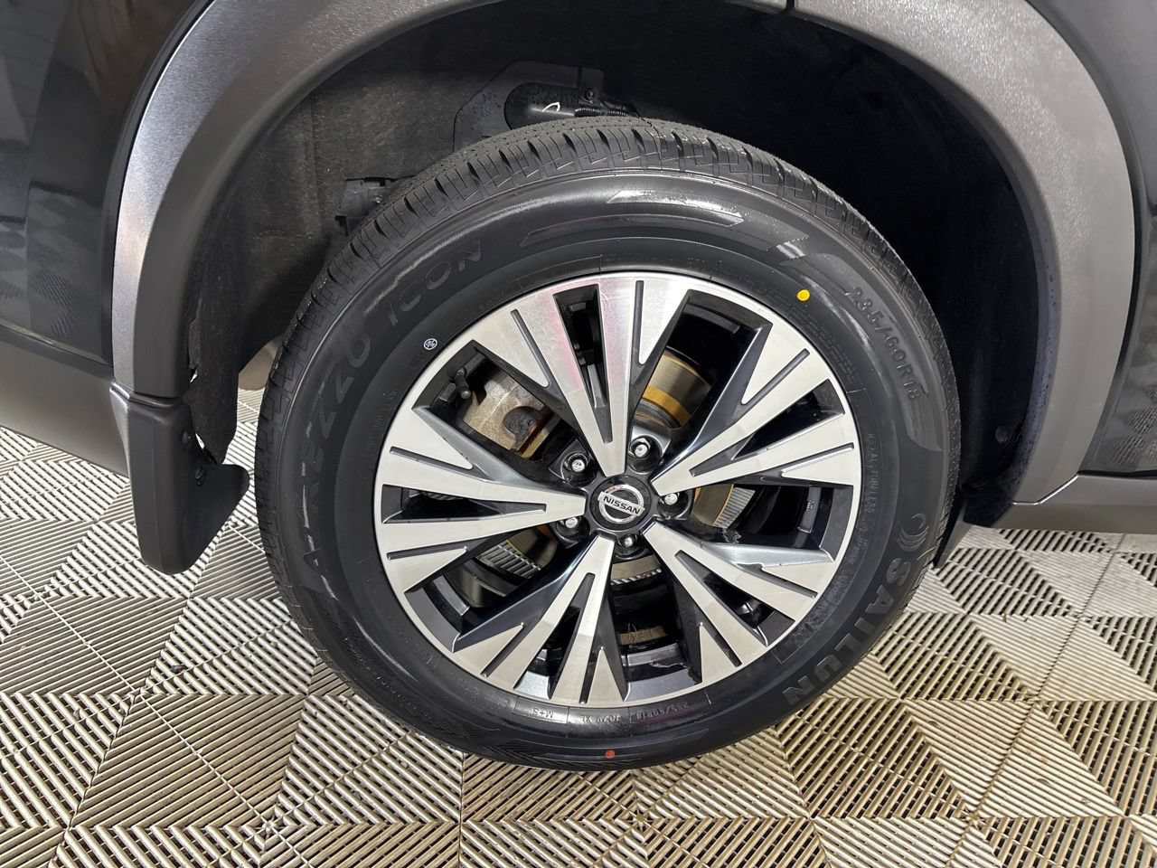 Used 2021 Nissan Rogue SV w/ Premium Package FWD image 32