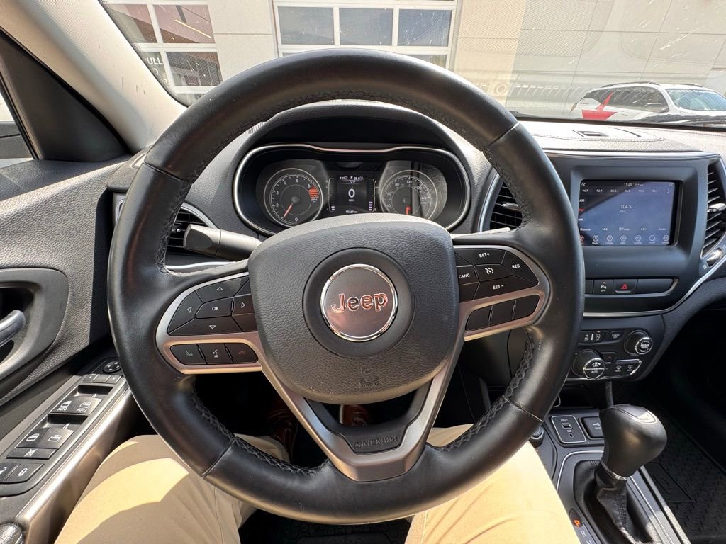 Used 2019 Jeep Cherokee Latitude Plus w/ Comfort/Convenience Group AWD/4WD image 12