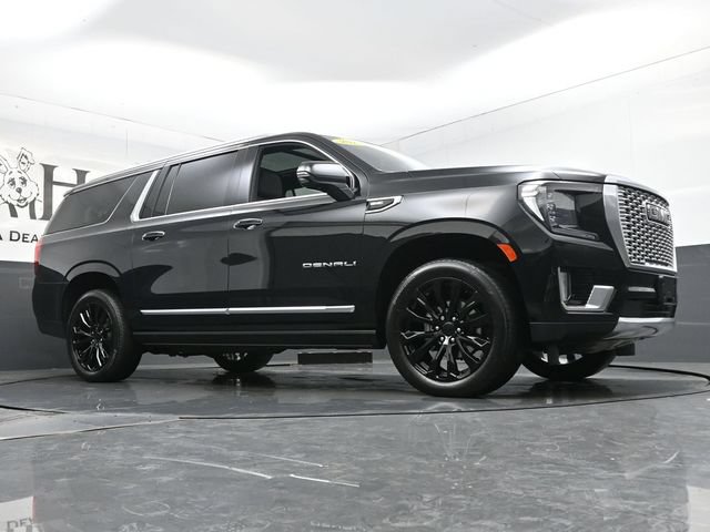 Used 2023 GMC Yukon XL Denali AWD/4WD image 2