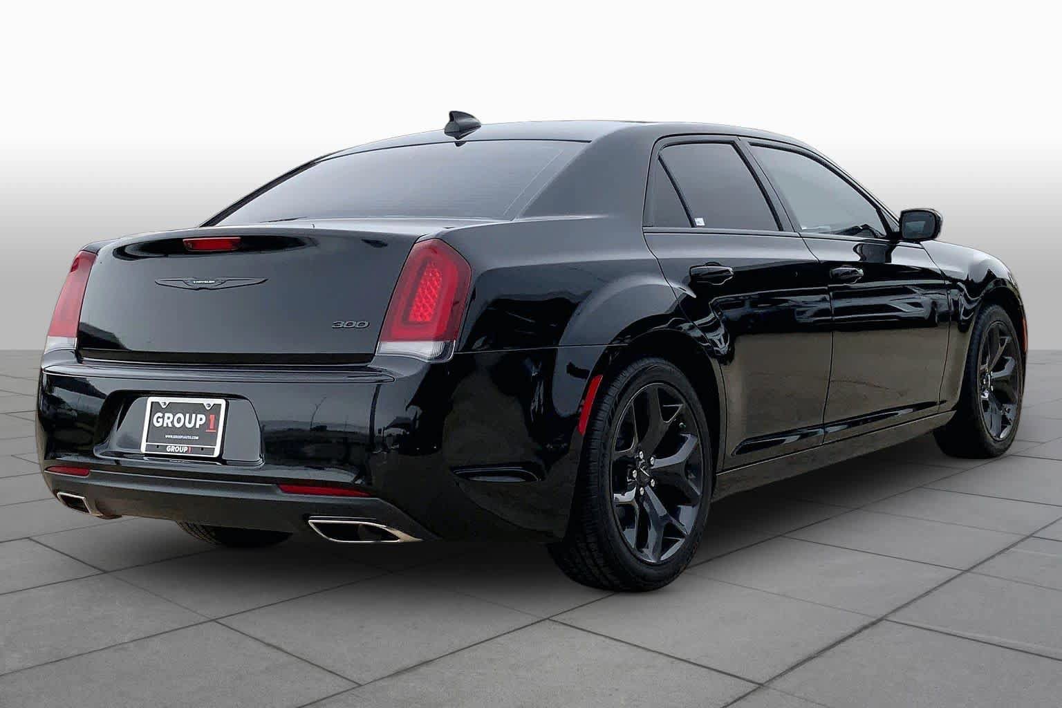 Used 2023 Chrysler 300 Touring w/ Sport Appearance Package RWD image 12