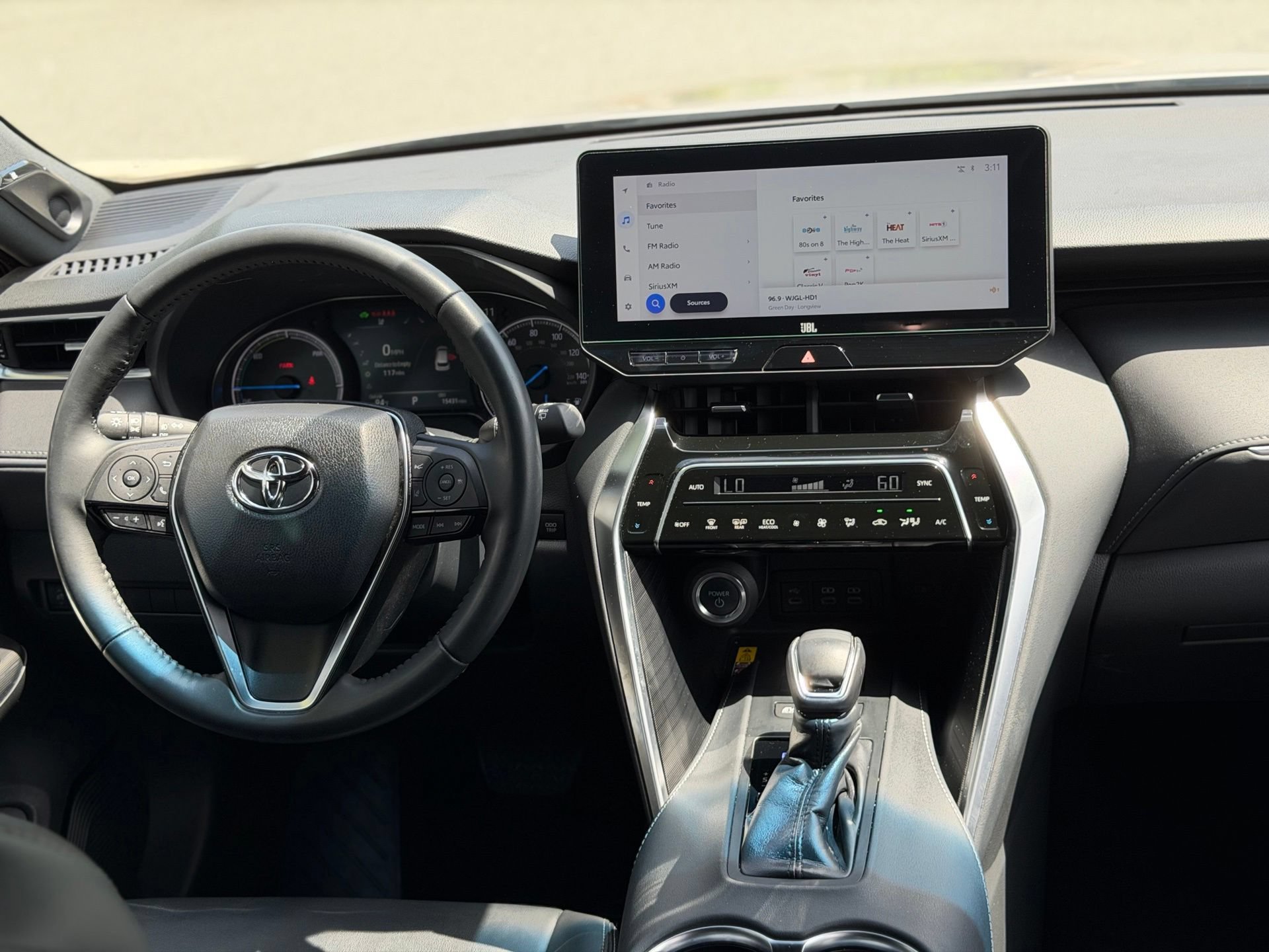 Used 2024 Toyota Venza XLE AWD/4WD image 4