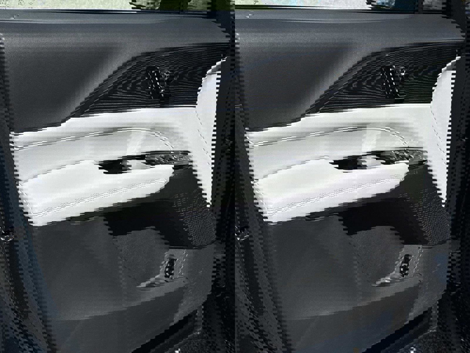 Used 2024 Cadillac Lyriq Luxury image 17