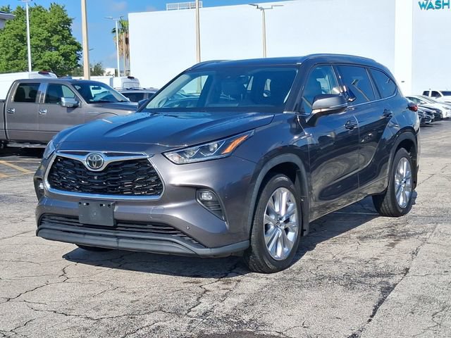 Used 2021 Toyota Highlander Limited AWD/4WD image 2