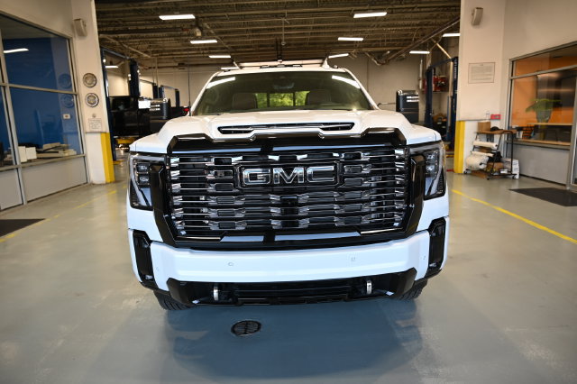 New 2026 GMC Sierra 3500 Denali Ultimate AWD/4WD image 2