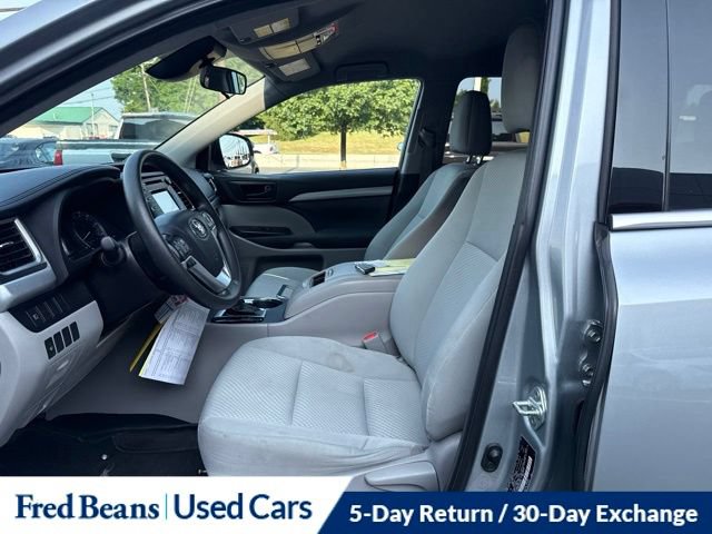 Used 2019 Toyota Highlander LE AWD/4WD image 24