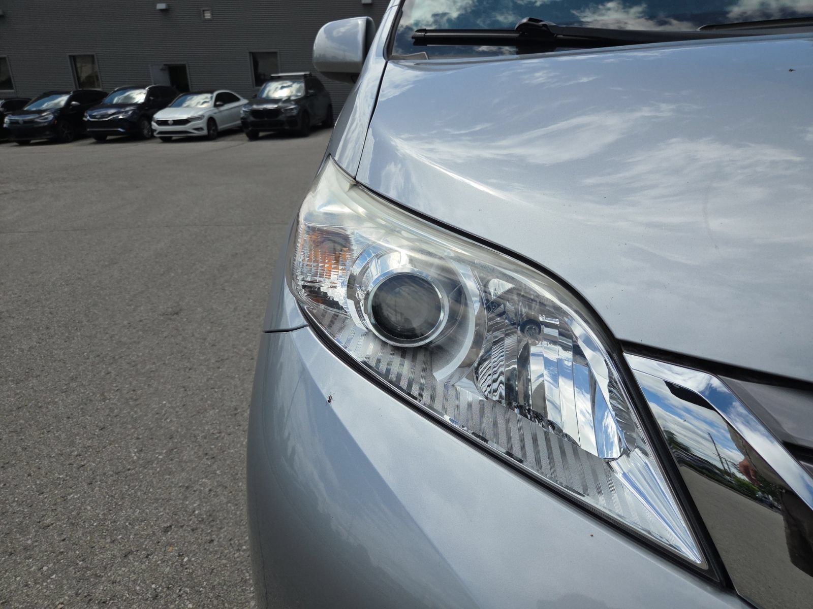 Used 2017 Toyota Sienna XLE FWD image 5