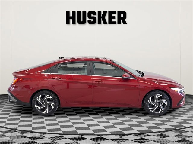 Used 2025 Hyundai Elantra Limited image 2